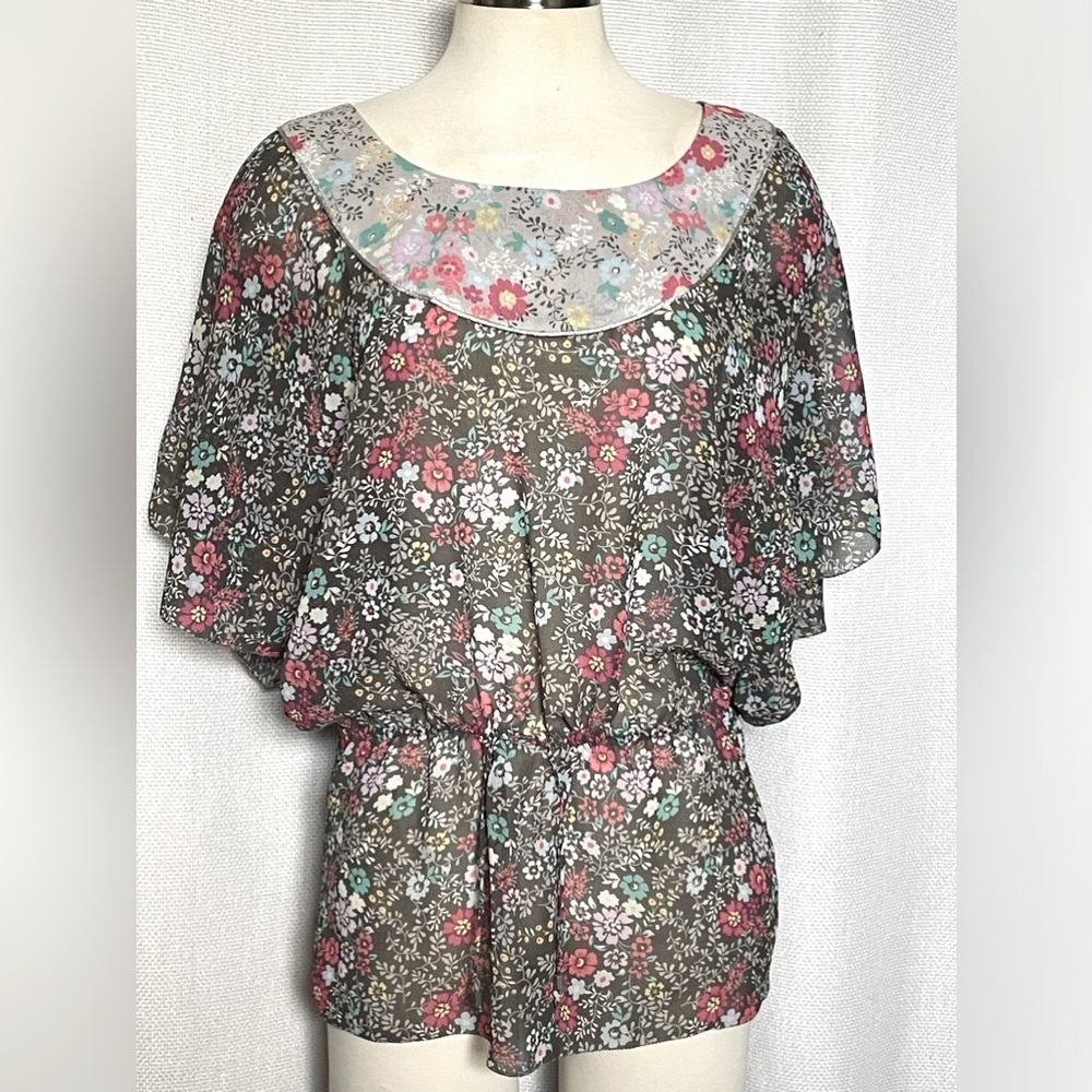 Kensie Pretty floral top